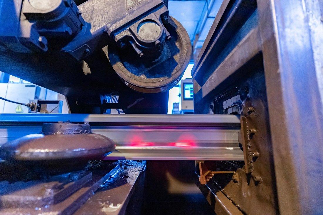 ЕВРАЗ ЗСМК запустил уникальные установки контроля качества рельсов